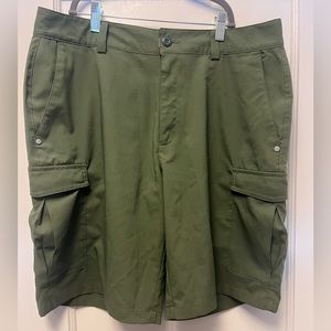 Men’s Under Armour Cargo Shorts Olive Green Size 34